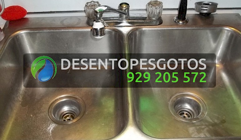 Por Que o Esgoto do Meu Lava-louça da Cozinha Duplo Faz Refluxo?